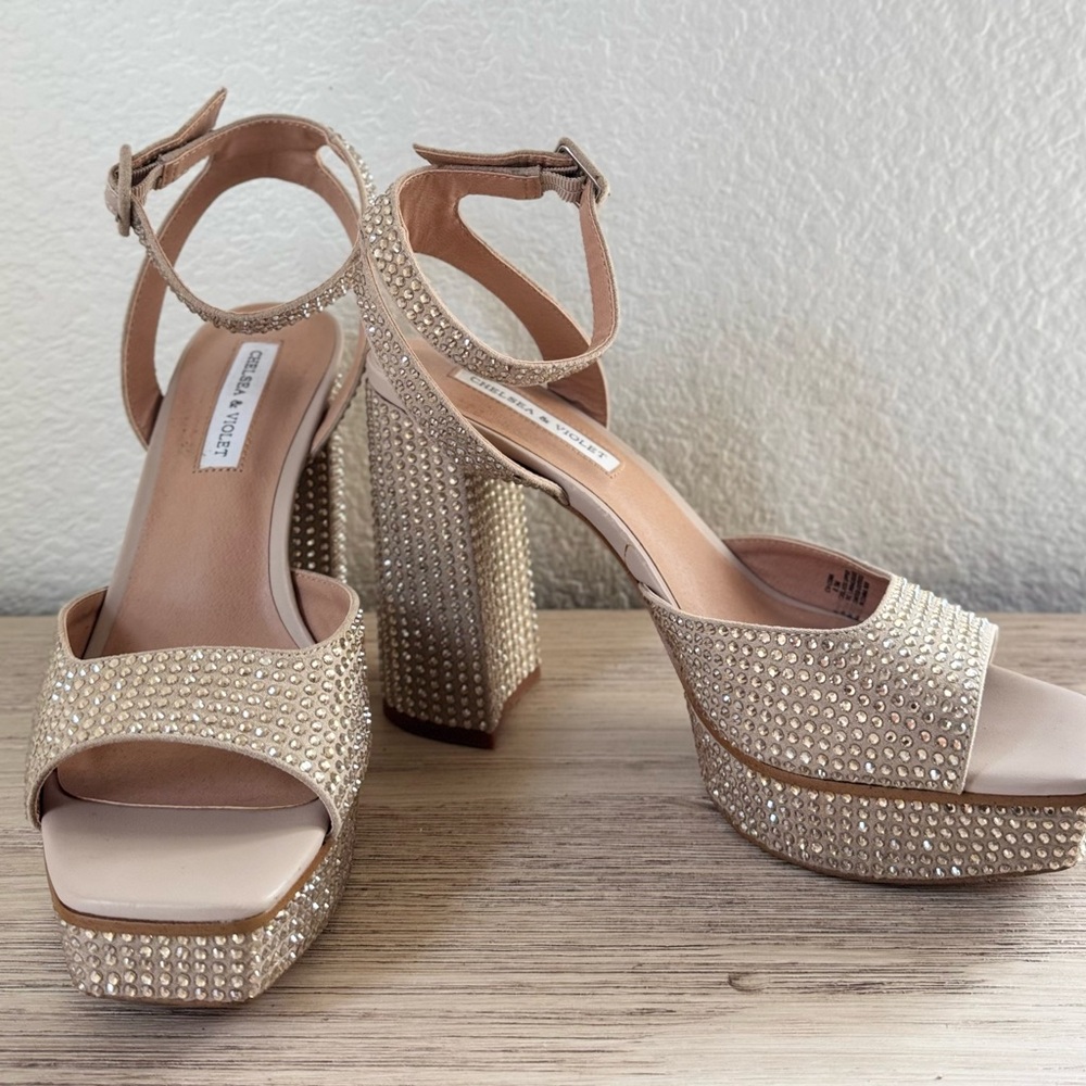 Chelsea & Violet Gold Rhinestone Heels. Size 8.5 - Picture 3 of 8